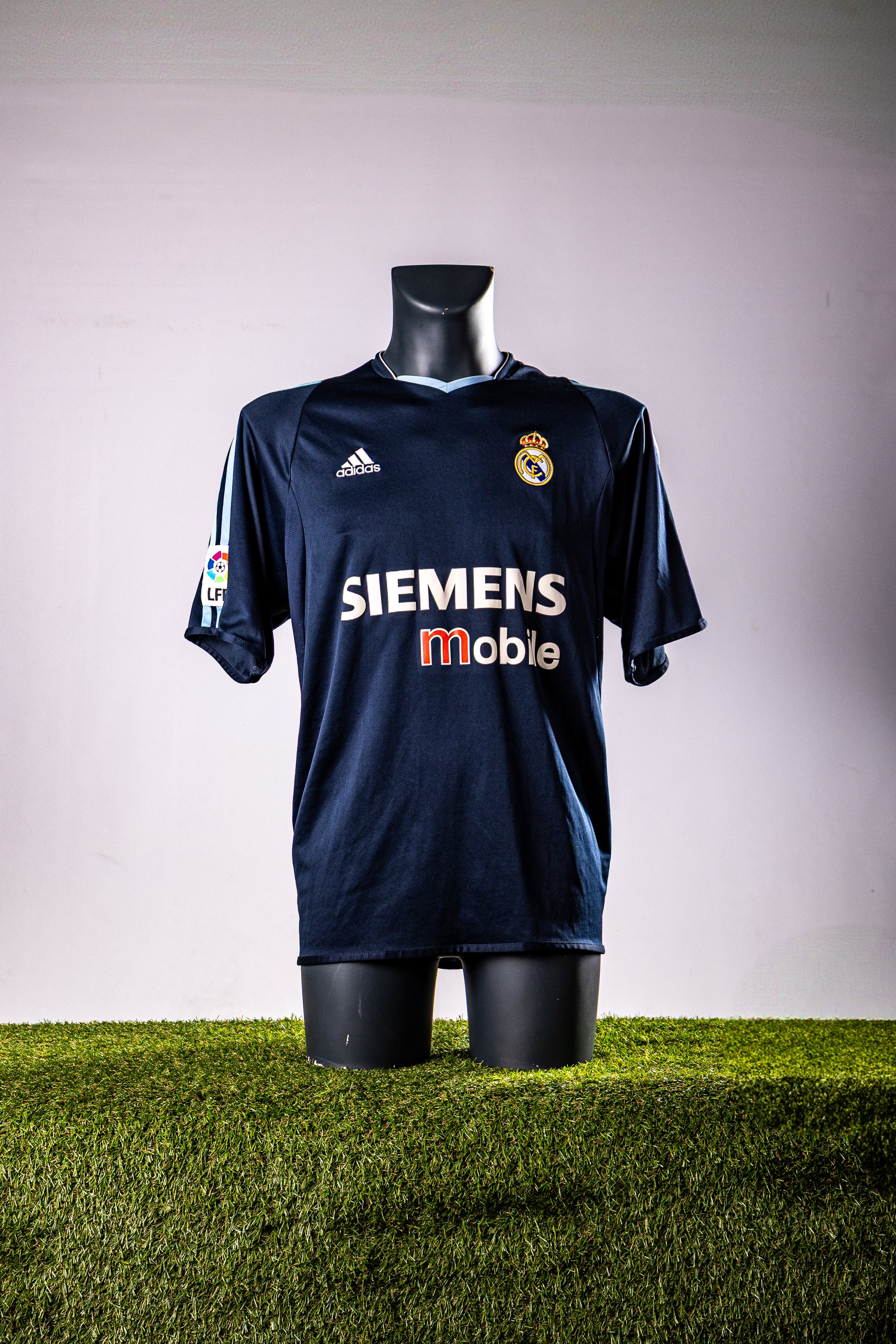 Real Madrid 2003/2004 away - Zidane (L)