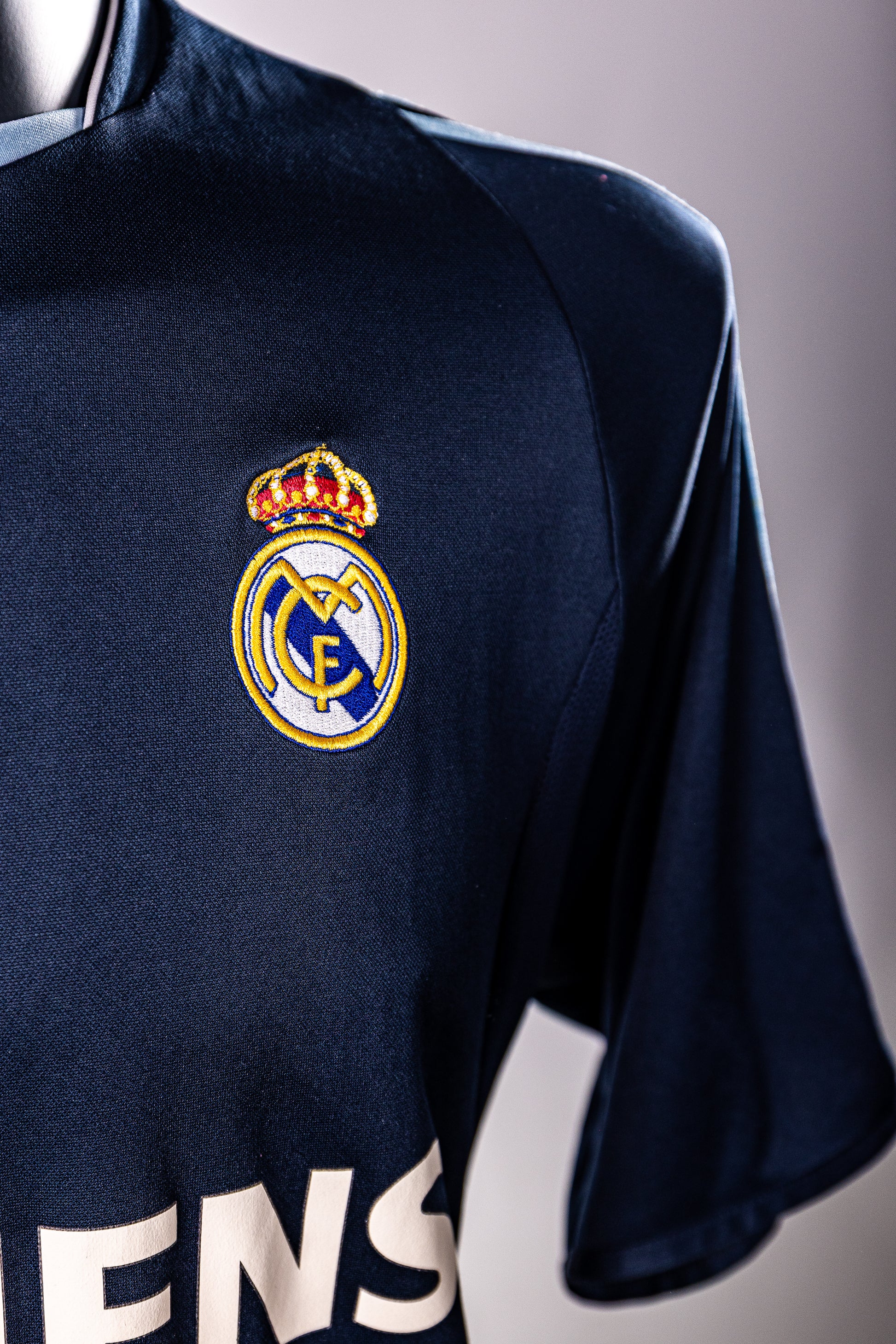 Real Madrid 2003/2004 away - Zidane (L)