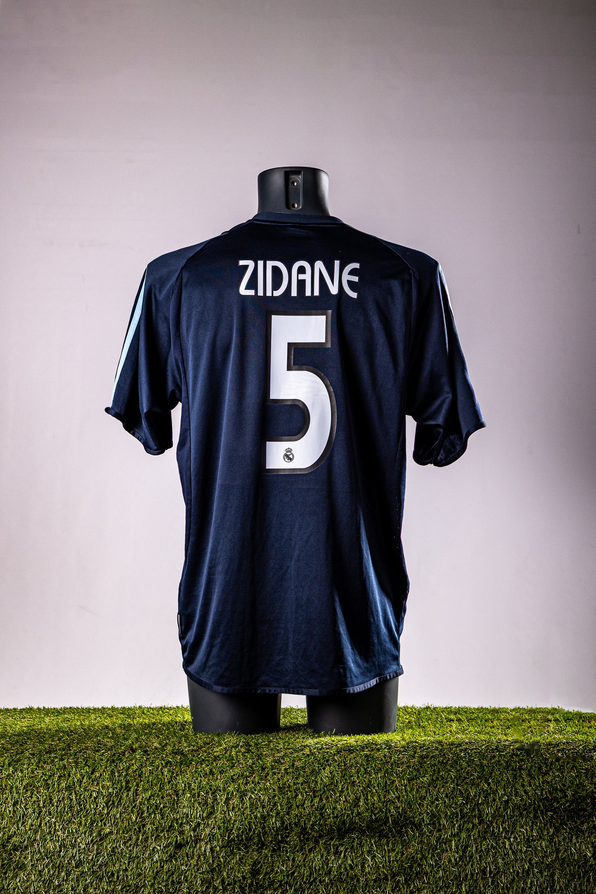 Real Madrid 2003/2004 away - Zidane (L)