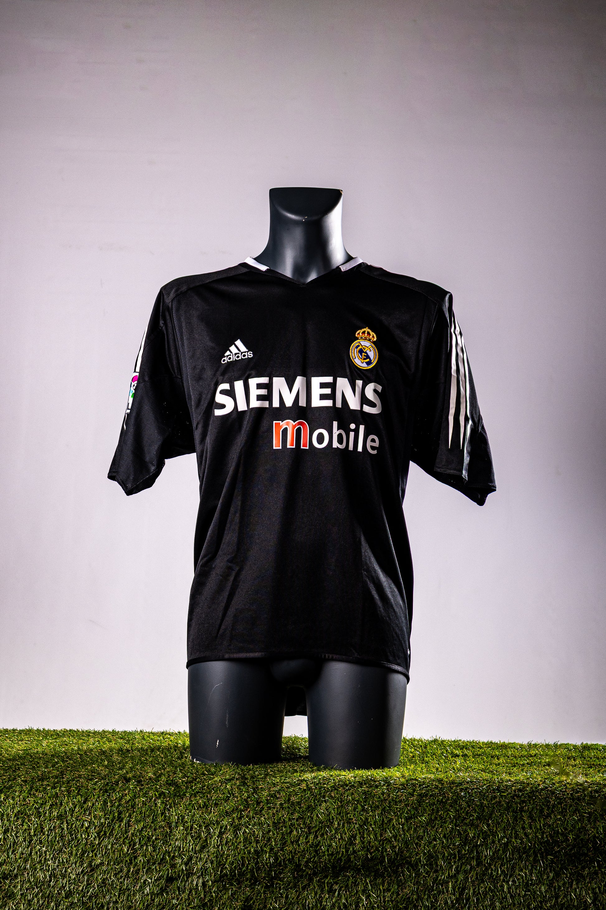 Real Madrid 2003/2004 away - Ronaldo (L)