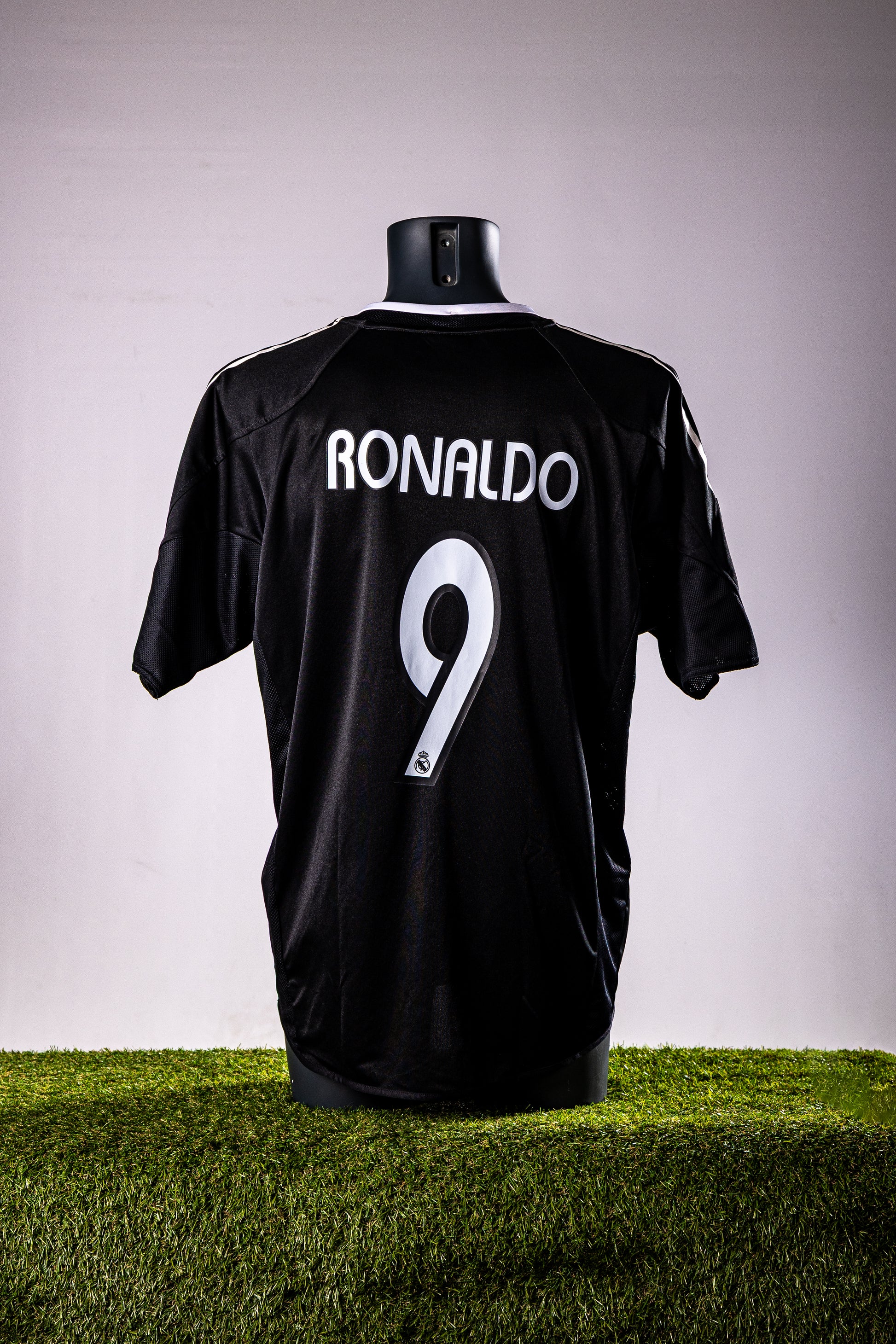 Real Madrid 2003/2004 away - Ronaldo (L)