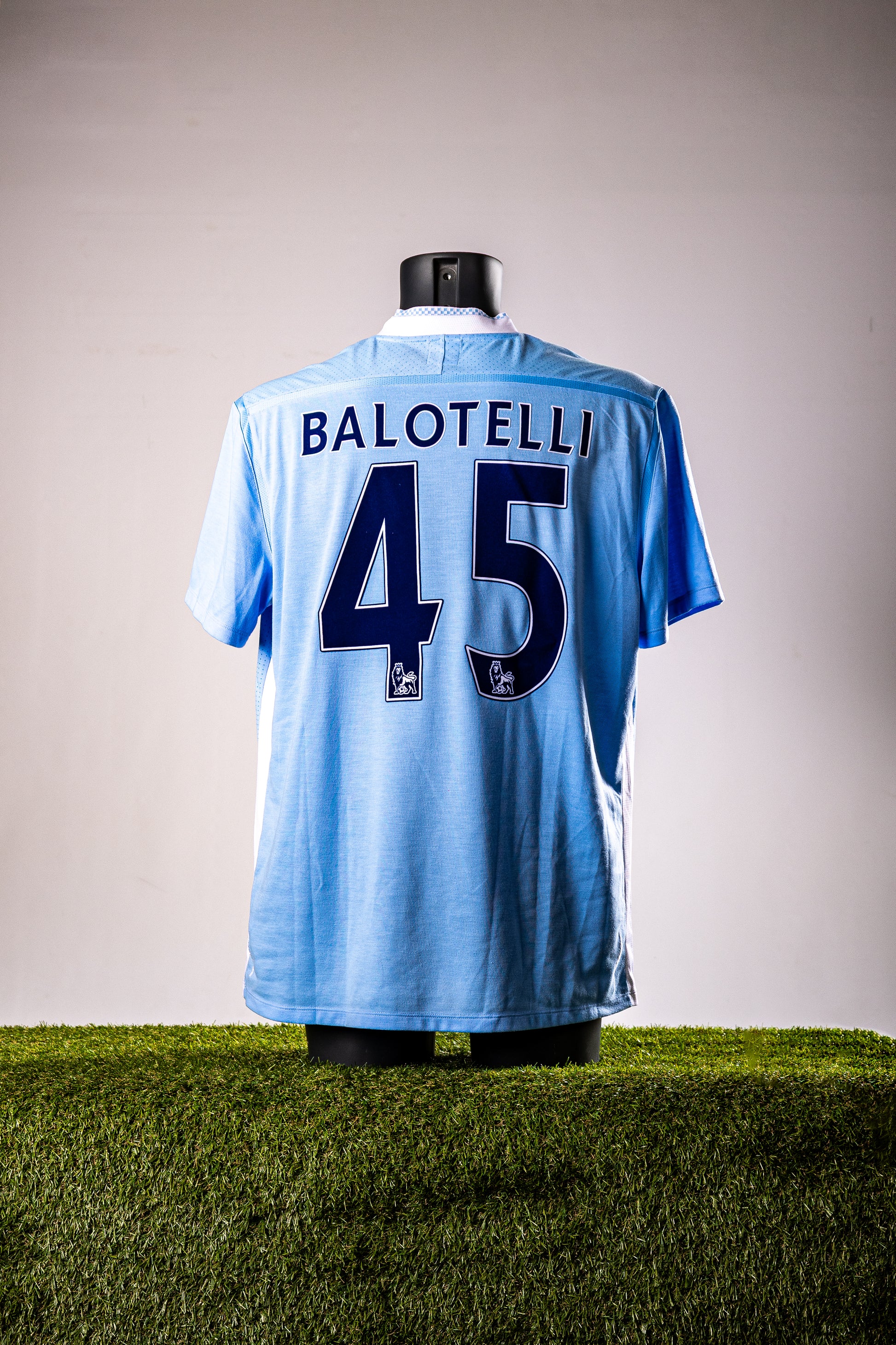 Manchester City 2011/2012 home - Balotelli (L)