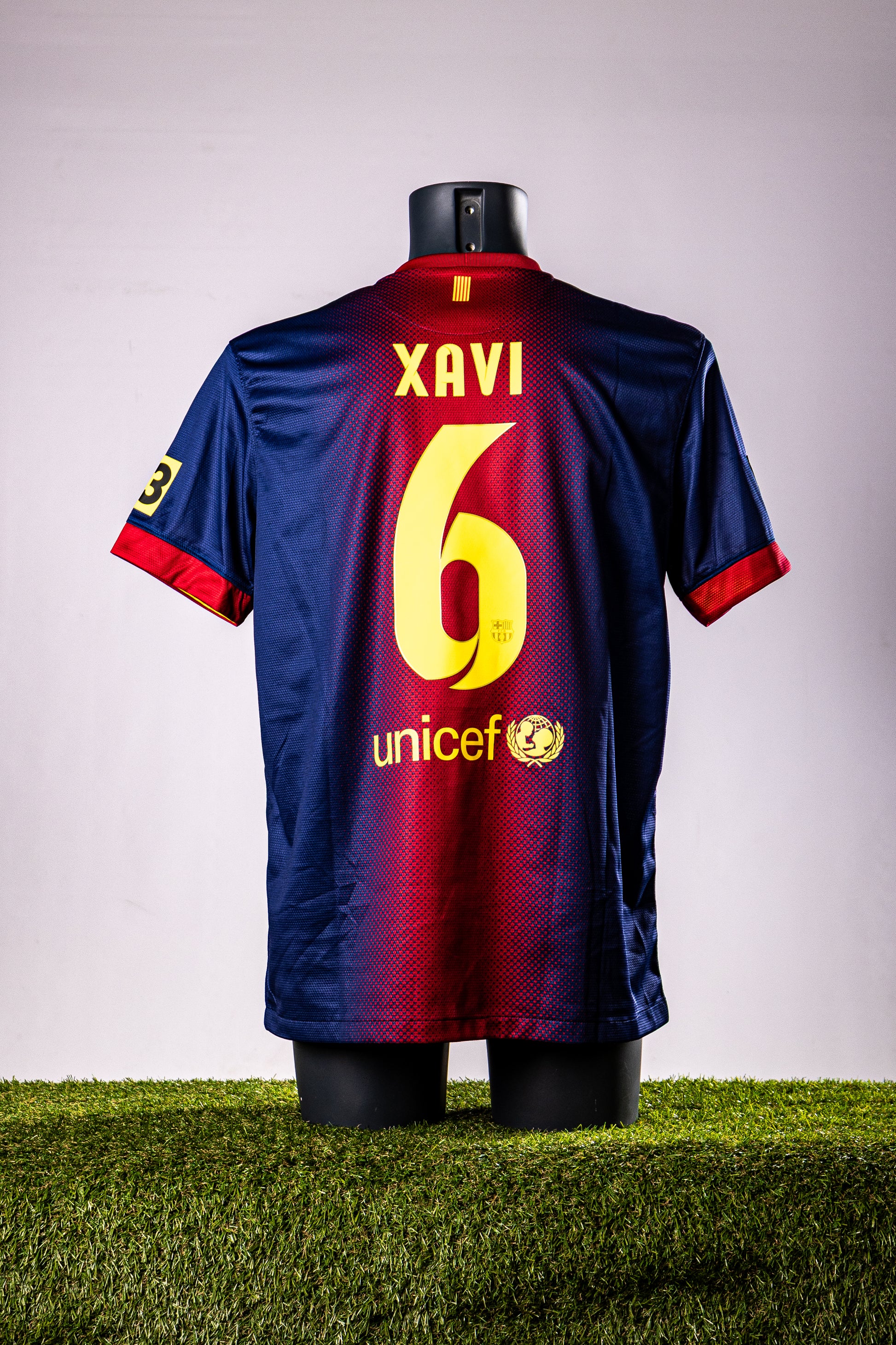 Barcelona 2012/2013 home - Xavi (L)